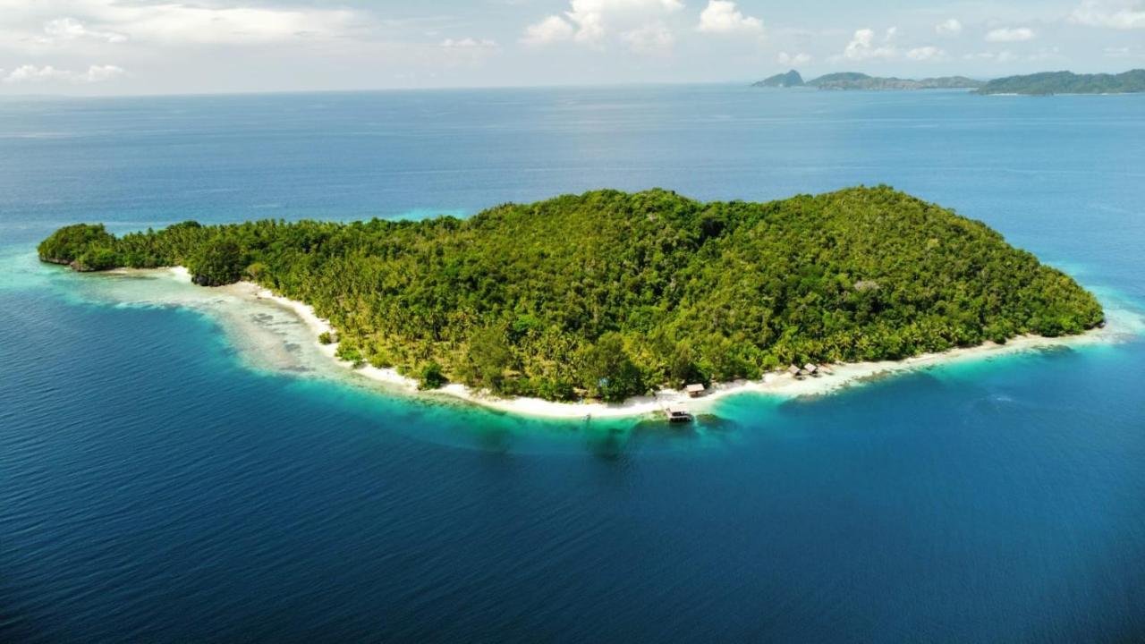Meos Ambower Homestay Raja Ampat Fam Exteriör bild