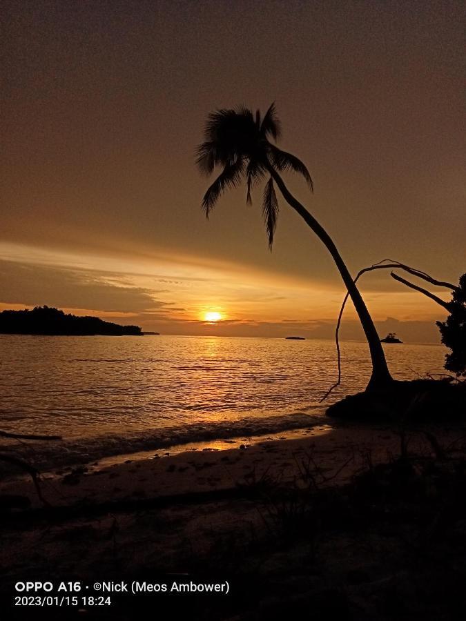 Meos Ambower Homestay Raja Ampat Fam Exteriör bild