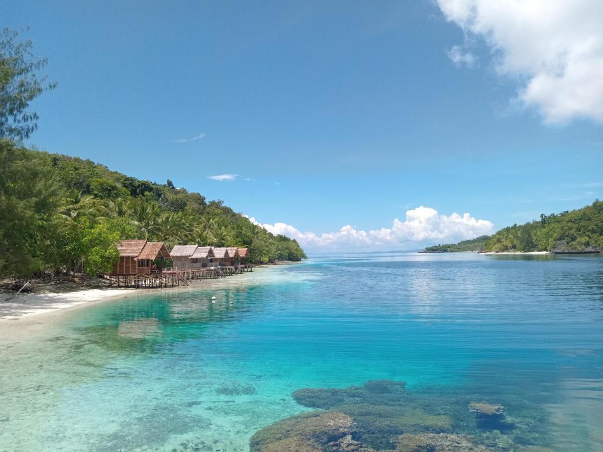Meos Ambower Homestay Raja Ampat Fam Exteriör bild