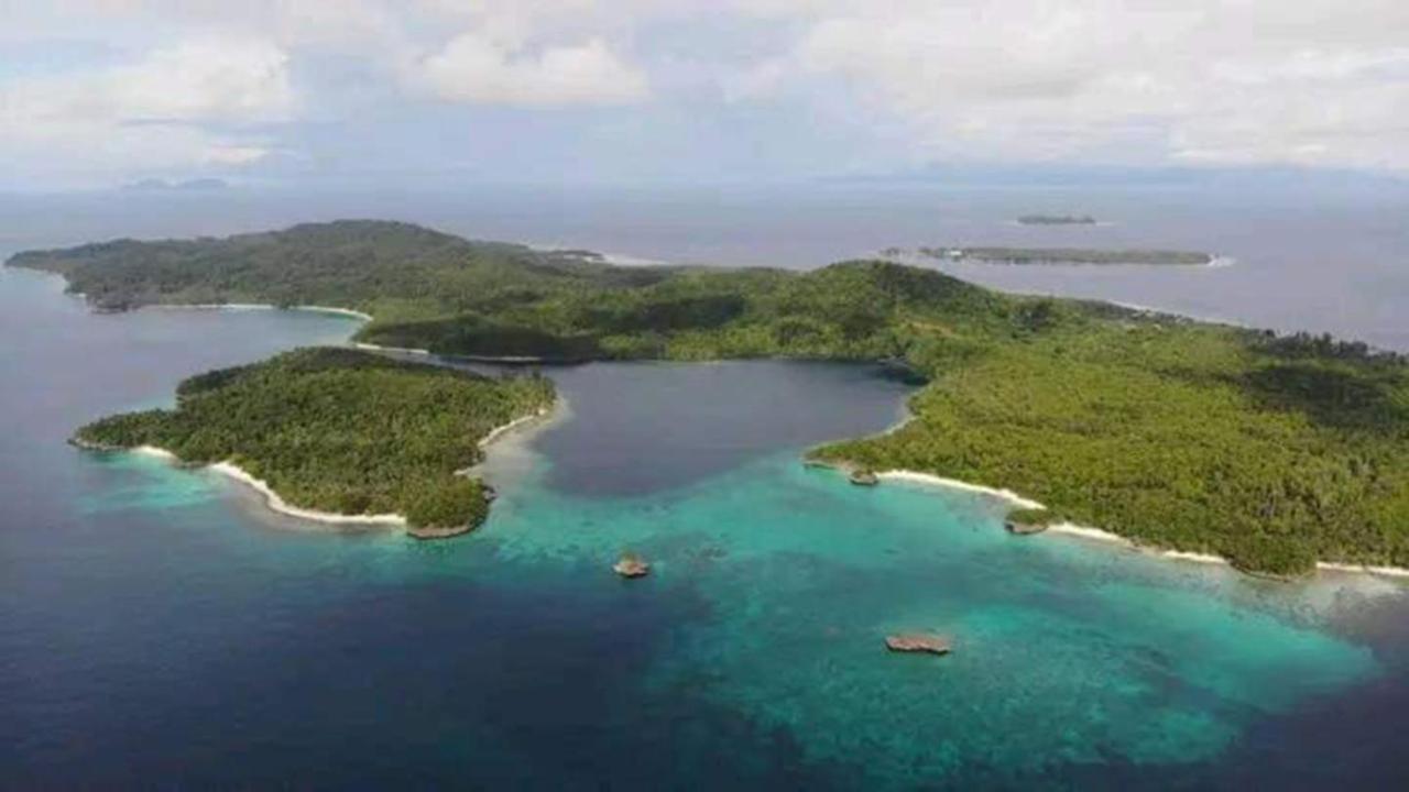 Meos Ambower Homestay Raja Ampat Fam Exteriör bild