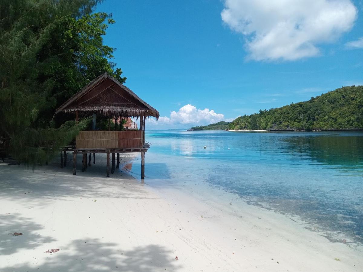 Meos Ambower Homestay Raja Ampat Fam Exteriör bild