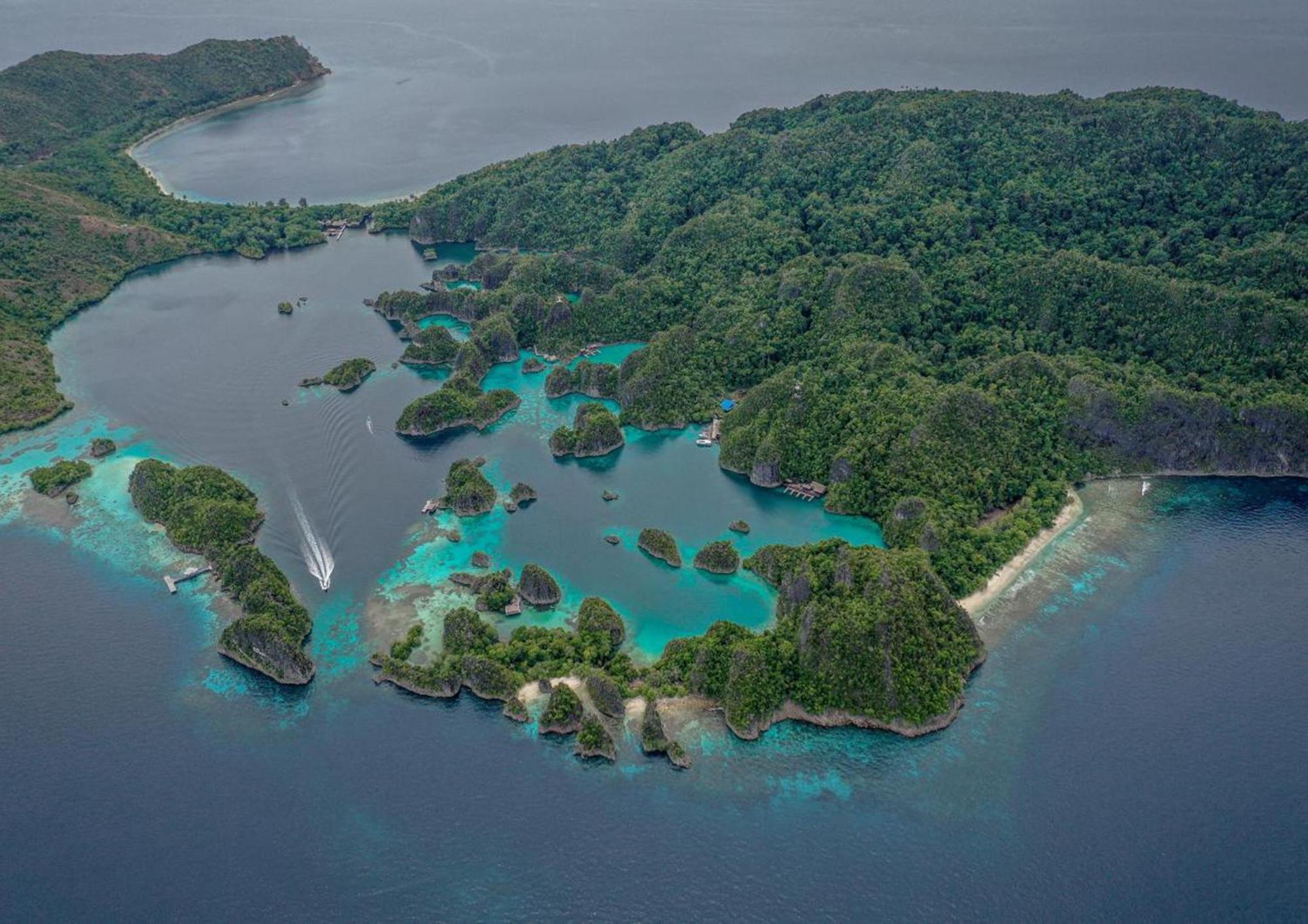 Meos Ambower Homestay Raja Ampat Fam Exteriör bild