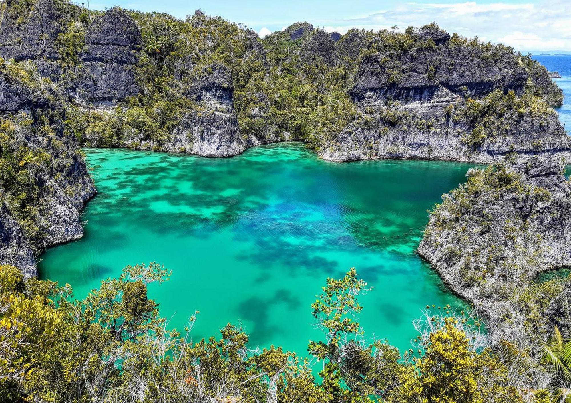 Meos Ambower Homestay Raja Ampat Fam Exteriör bild