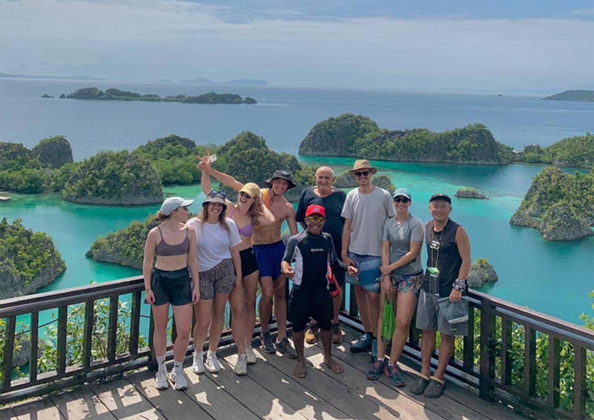 Meos Ambower Homestay Raja Ampat Fam Exteriör bild